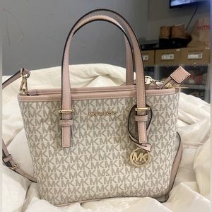 Michael Kors jetset crossbody purse